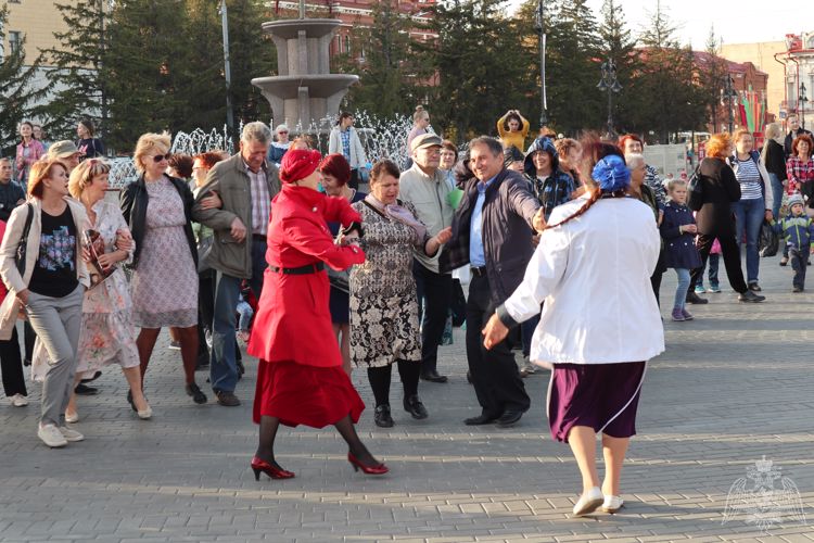 Томская Росгвардия согрела сердца томичей вальсом