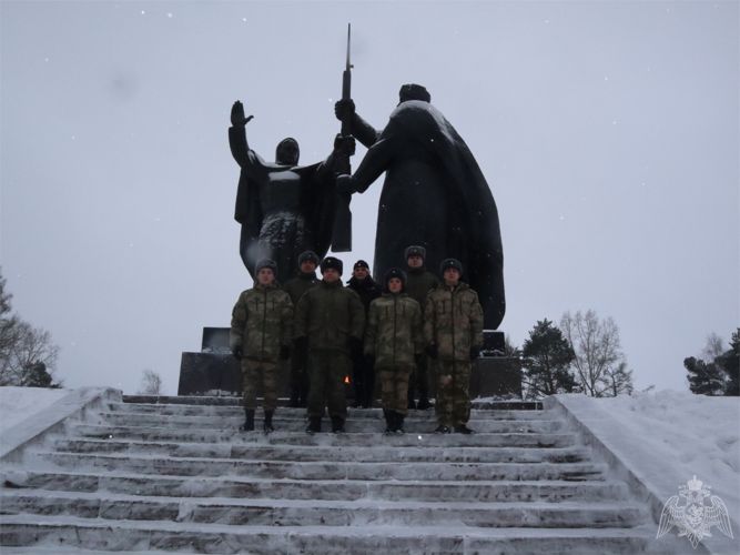 В День Героев Отечества томские росгвардейцы возложили цветы к Вечному огню