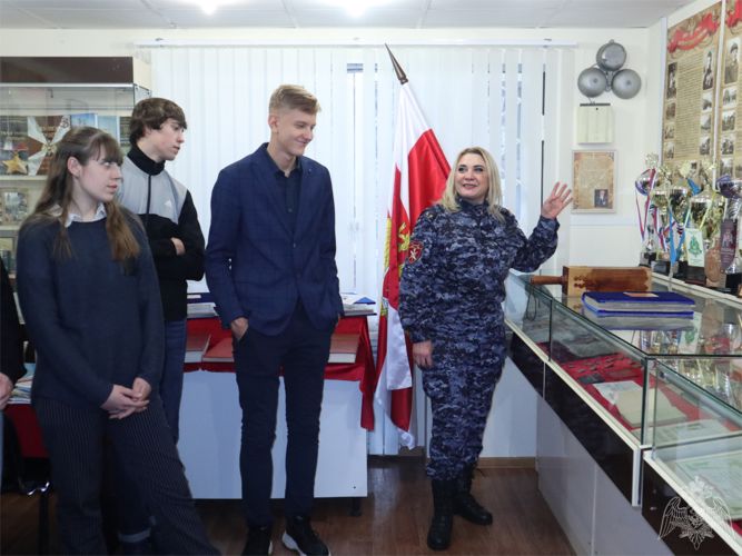 Томские росгвардейцы провели для томских и северских школьников День открытых дверей