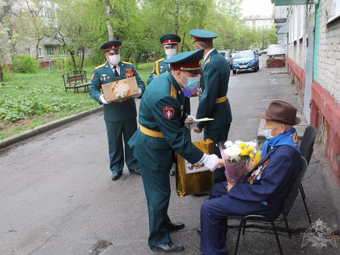 В северском соединении Росгвардии стартовала акция «Парад у дома ветерана»
