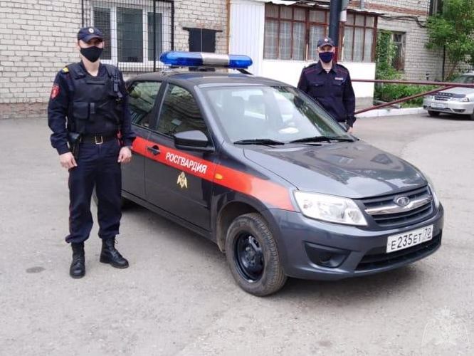 Сотрудники вневедомственной охраны томской Росгвардии задержали подозреваемого в открытом хищении