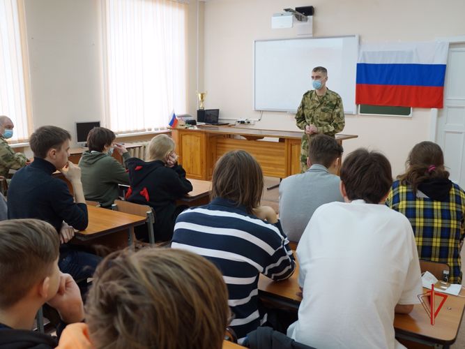 В Томской области стартовали тематические занятия с учащимися ко Дню соединений и воинских частей по охране ВГО и СГ