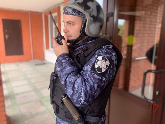 Заблудившуюся пенсионерку в Томске вернули домой сотрудники Росгвардии
