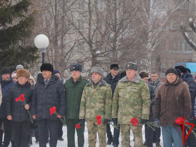 Сотрудники и военнослужащие Росгвардии в Томской области почтили память павших защитников Отечества (видео)