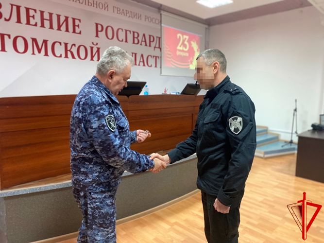 Начальник Управления Росгвардии по Томской области вручил государственные награды сотрудникам и военнослужащим – участникам СВО (видео)