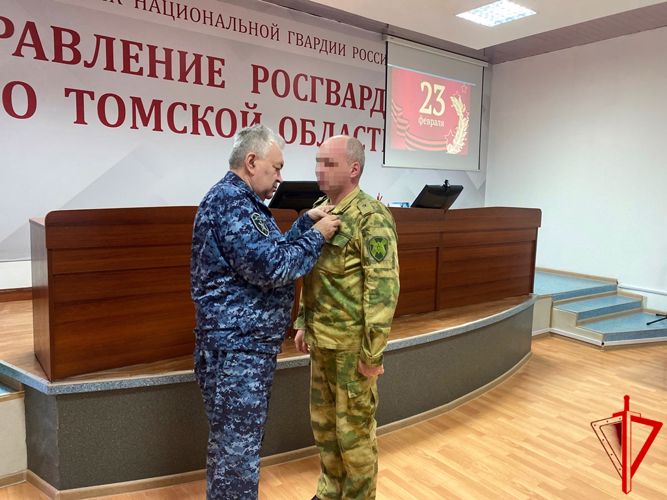 Начальник Управления Росгвардии по Томской области вручил государственные награды сотрудникам и военнослужащим – участникам СВО (видео)