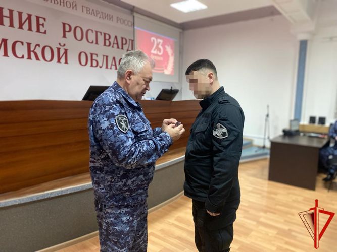 Начальник Управления Росгвардии по Томской области вручил государственные награды сотрудникам и военнослужащим – участникам СВО (видео)