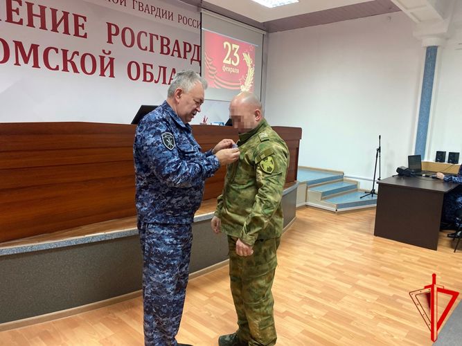 Начальник Управления Росгвардии по Томской области вручил государственные награды сотрудникам и военнослужащим – участникам СВО (видео)