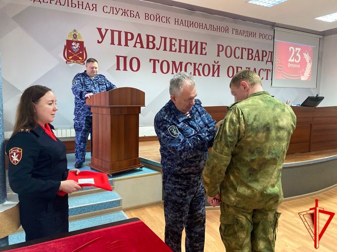 Начальник Управления Росгвардии по Томской области вручил государственные награды сотрудникам и военнослужащим – участникам СВО (видео)