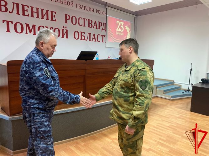 Начальник Управления Росгвардии по Томской области вручил государственные награды сотрудникам и военнослужащим – участникам СВО (видео)