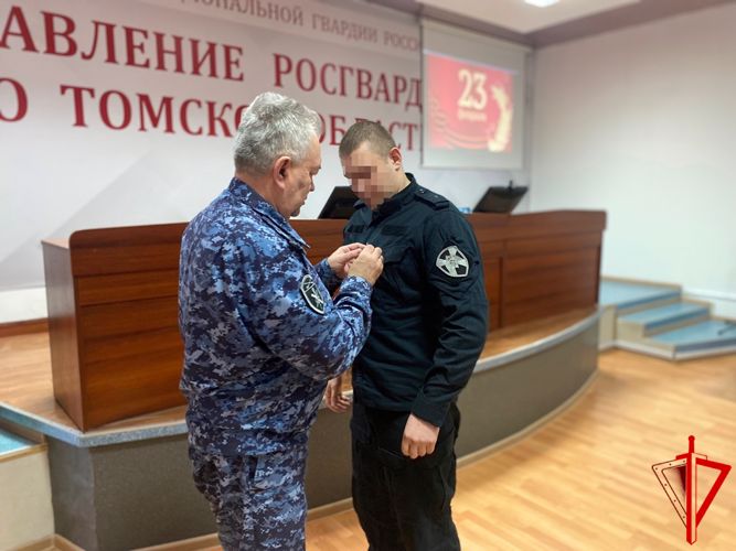 Начальник Управления Росгвардии по Томской области вручил государственные награды сотрудникам и военнослужащим – участникам СВО (видео)