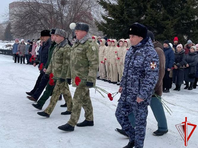 Сотрудники и военнослужащие Росгвардии в Томской области почтили память павших защитников Отечества