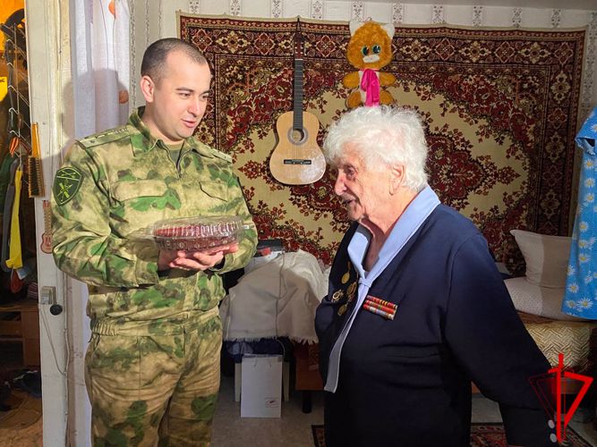 В Томске фронтовик Надежда Зубова отметила 97-летие с Росгвардией (видео)