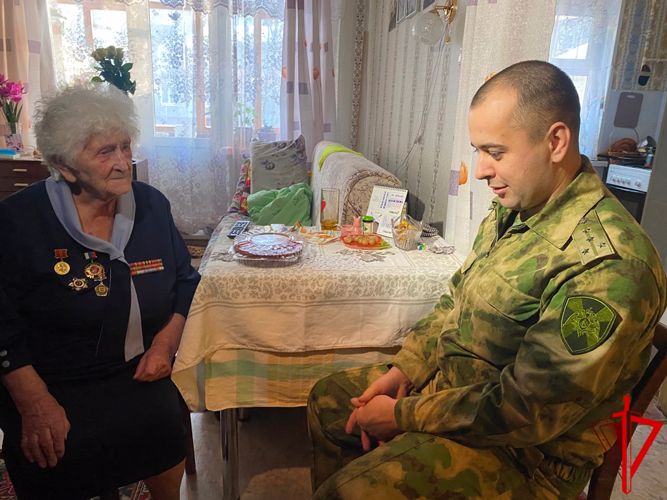 В Томске фронтовик Надежда Зубова отметила 97-летие с Росгвардией (видео)