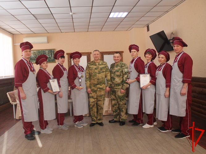 В Томской области военнослужащие Росгвардии продемонстрировали кулинарное искусство 