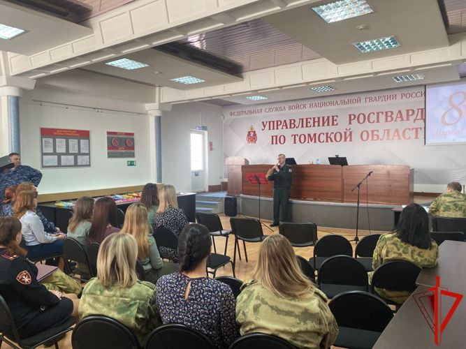 Томские росгвардейцы поздравили прекрасную половину человечества с Международным женским днем