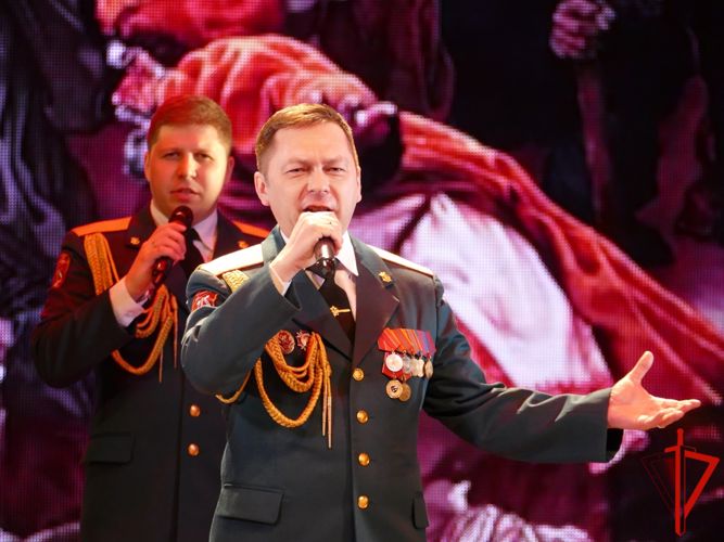 Ансамбль песни и пляски Сибирского округа Росгвардии с торжественным концертом выступил в Томске