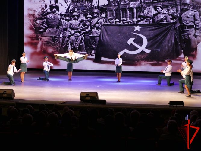 Ансамбль песни и пляски Сибирского округа Росгвардии с торжественным концертом выступил в Томске (видео)