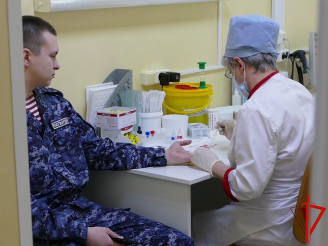 Представители Росгвардии пополнили банк крови в Томске (видео)