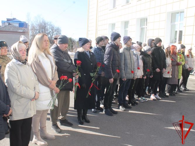 Мемориальную доску погибшему на СВО воину правопорядка открыли в Томской области