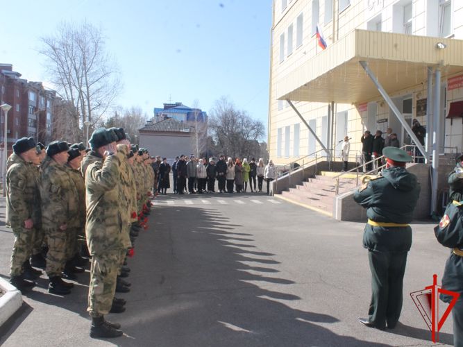 Мемориальную доску погибшему на СВО воину правопорядка открыли в Томской области