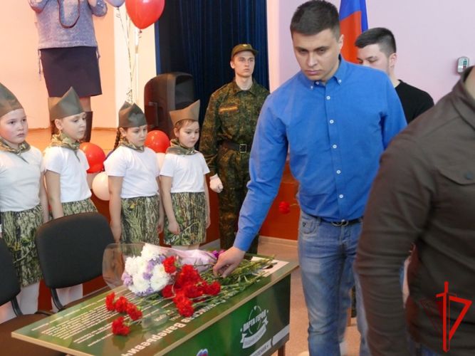 Парту Героя в память о погибшем воине правопорядка открыли в Томской области (видео)