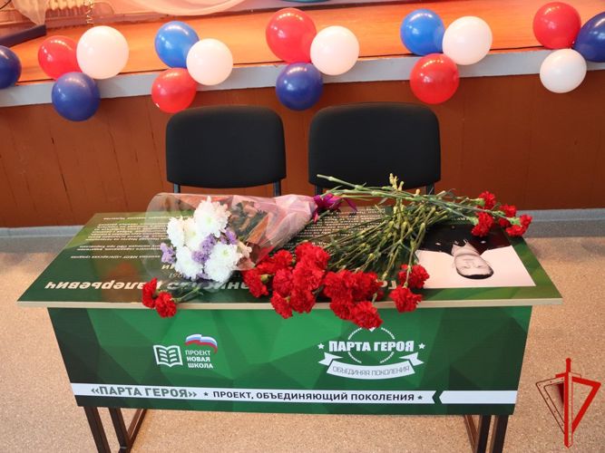 Парту Героя в память о погибшем воине правопорядка открыли в Томской области (видео)