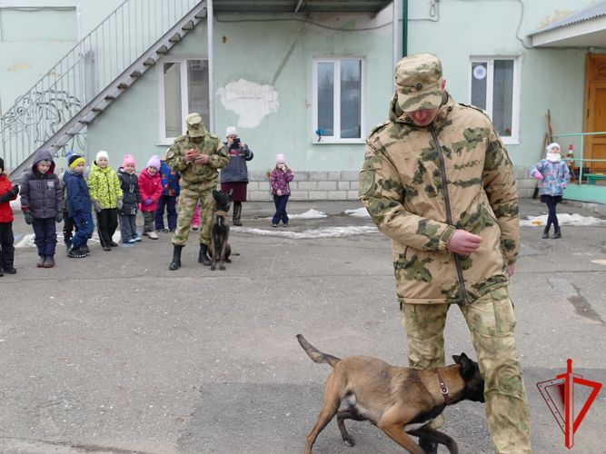 Росгвардейцы провели ведомственную акцию для томских дошколят 