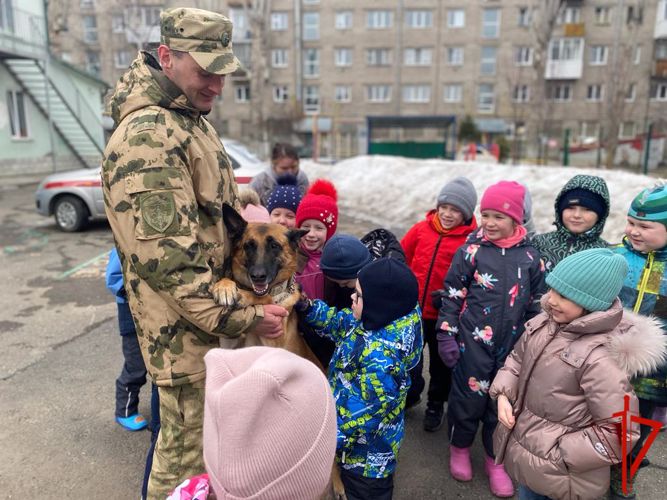 Росгвардейцы провели ведомственную акцию для томских дошколят 