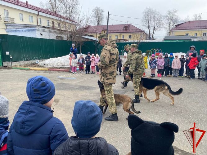 Росгвардейцы провели ведомственную акцию для томских дошколят 