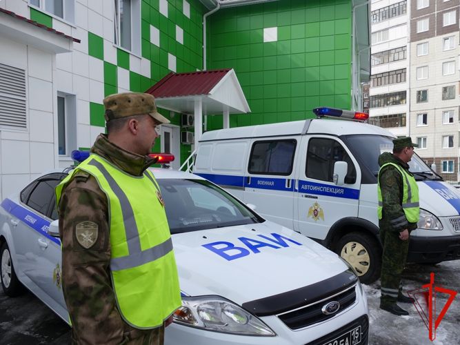 В Томской области инспекторы ВАИ Росгвардии рассказали детям о правилах дорожного движения