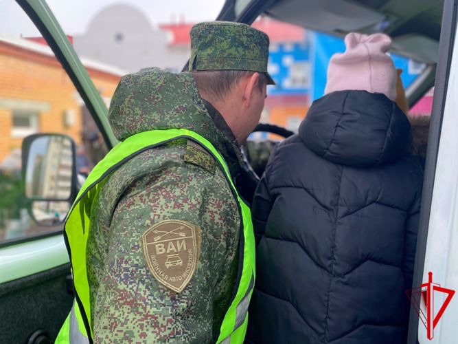 В Томской области инспекторы ВАИ Росгвардии рассказали детям о правилах дорожного движения