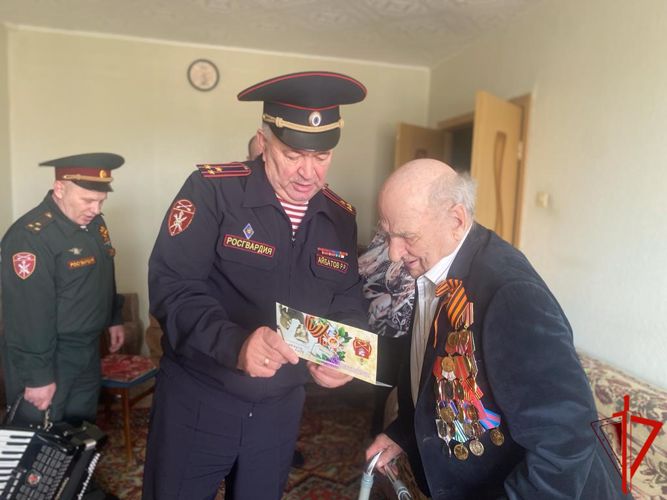 «Парад у дома ветерана» провели росгвардейцы в Томске (видео)