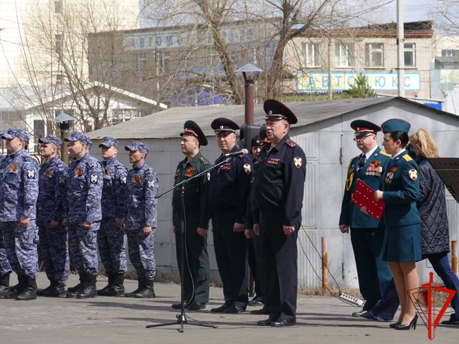 «Парад у дома ветерана» провели росгвардейцы в Томске (видео)