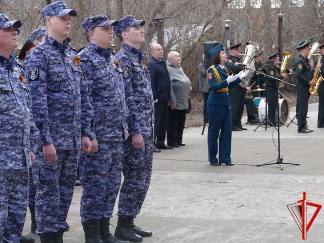 «Парад у дома ветерана» провели росгвардейцы в Томске (видео)