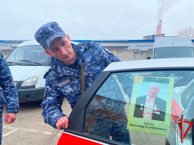 Росгвардейцы поддержали Всероссийскую акцию «Бессмертный автополк» в Томской области (видео)