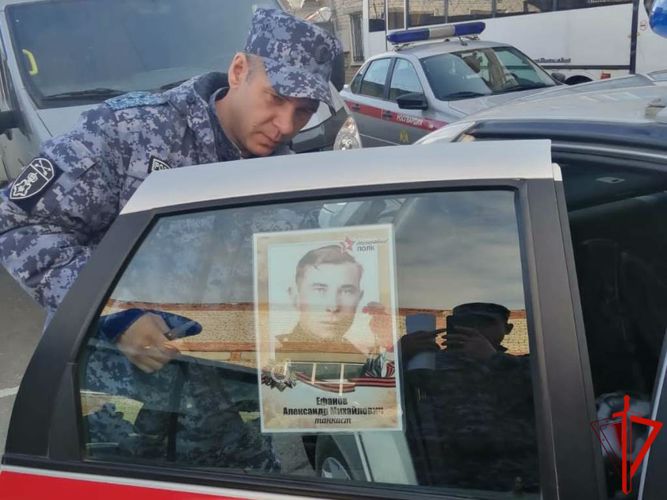 Росгвардейцы поддержали Всероссийскую акцию «Бессмертный автополк» в Томской области (видео)