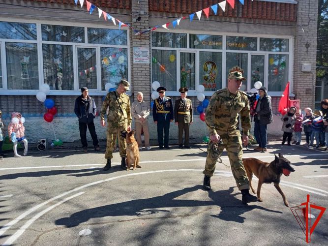 Росгвардейцы в Томской области принимают участие в патриотических акциях накануне Дня Победы