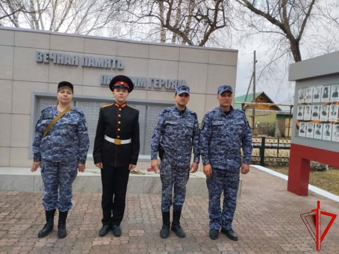 Росгвардейцы в Томской области принимают участие в патриотических акциях накануне Дня Победы
