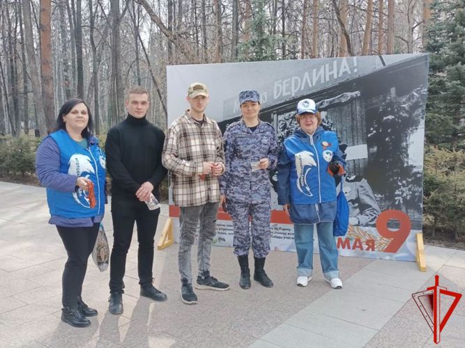 Росгвардейцы в Томской области принимают участие в патриотических акциях накануне Дня Победы