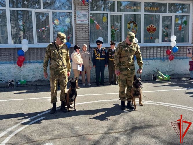 Росгвардейцы в Томской области принимают участие в патриотических акциях накануне Дня Победы