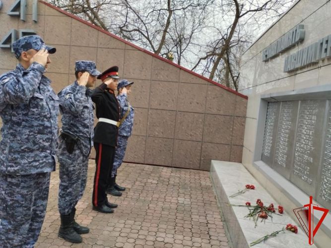 Росгвардейцы в Томской области принимают участие в патриотических акциях накануне Дня Победы