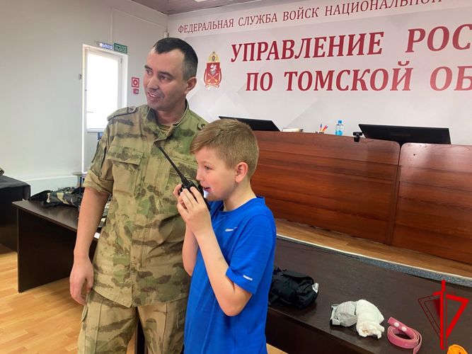 Гвардейская смена побывала в гостях у томского управления Росгвардии