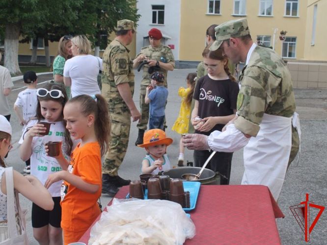 Праздник детства организовали росгвардейцы для детей в Томской области