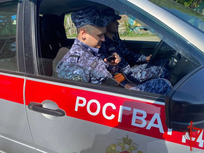 В Томске сотрудники Росгвардии задержали подозреваемого в краже дорогостоящей алкогольной продукции (видео)