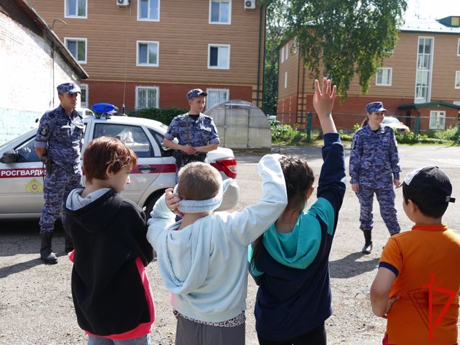 Акция «Добрые дела с Росгвардией» прошла в томском Центре помощи детям (видео)