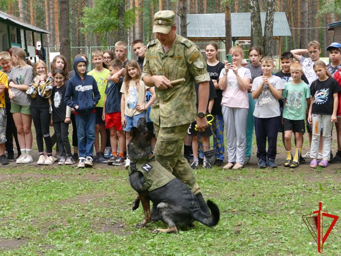 Школьники Томской области проводят каникулы с Росгвардией (видео)