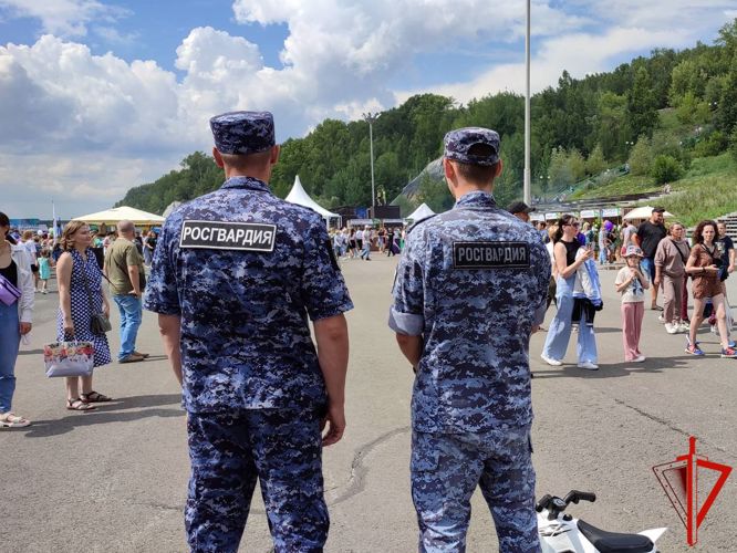 Росгвардейцы в Томске обеспечили общественный порядок на городском семейном празднике «Пикник Фест»