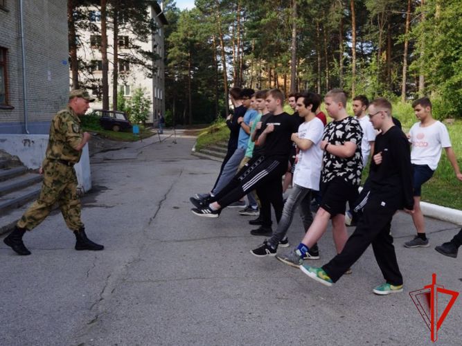 Росгвардия участвует в учебных сборах томских студентов