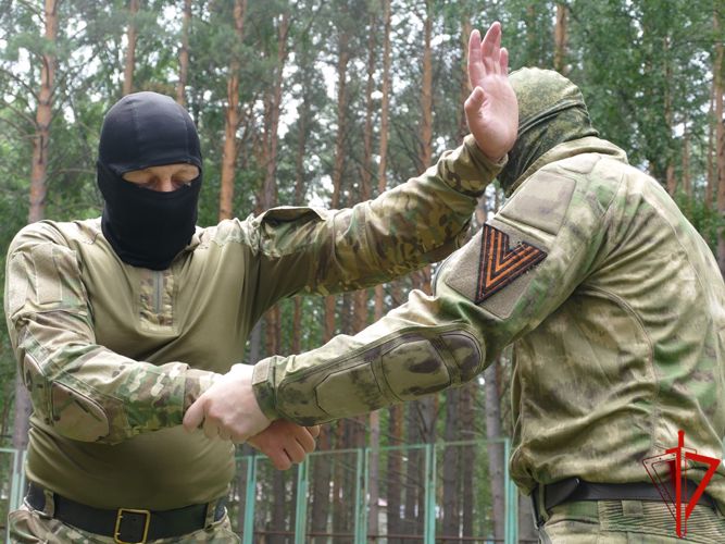 Школьники Томской области проводят каникулы с Росгвардией (видео)